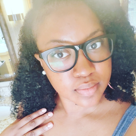 Meet your Posher, Jiani - Picture 2 of 2